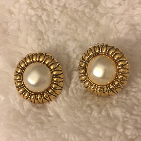 Beautiful Chanel Floral Golden Faux Pearl Earrings